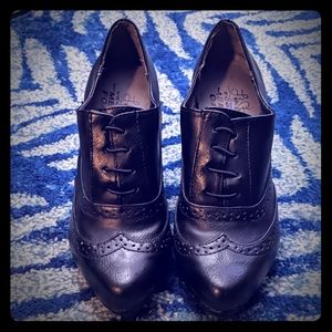 Oxford witchy shoes